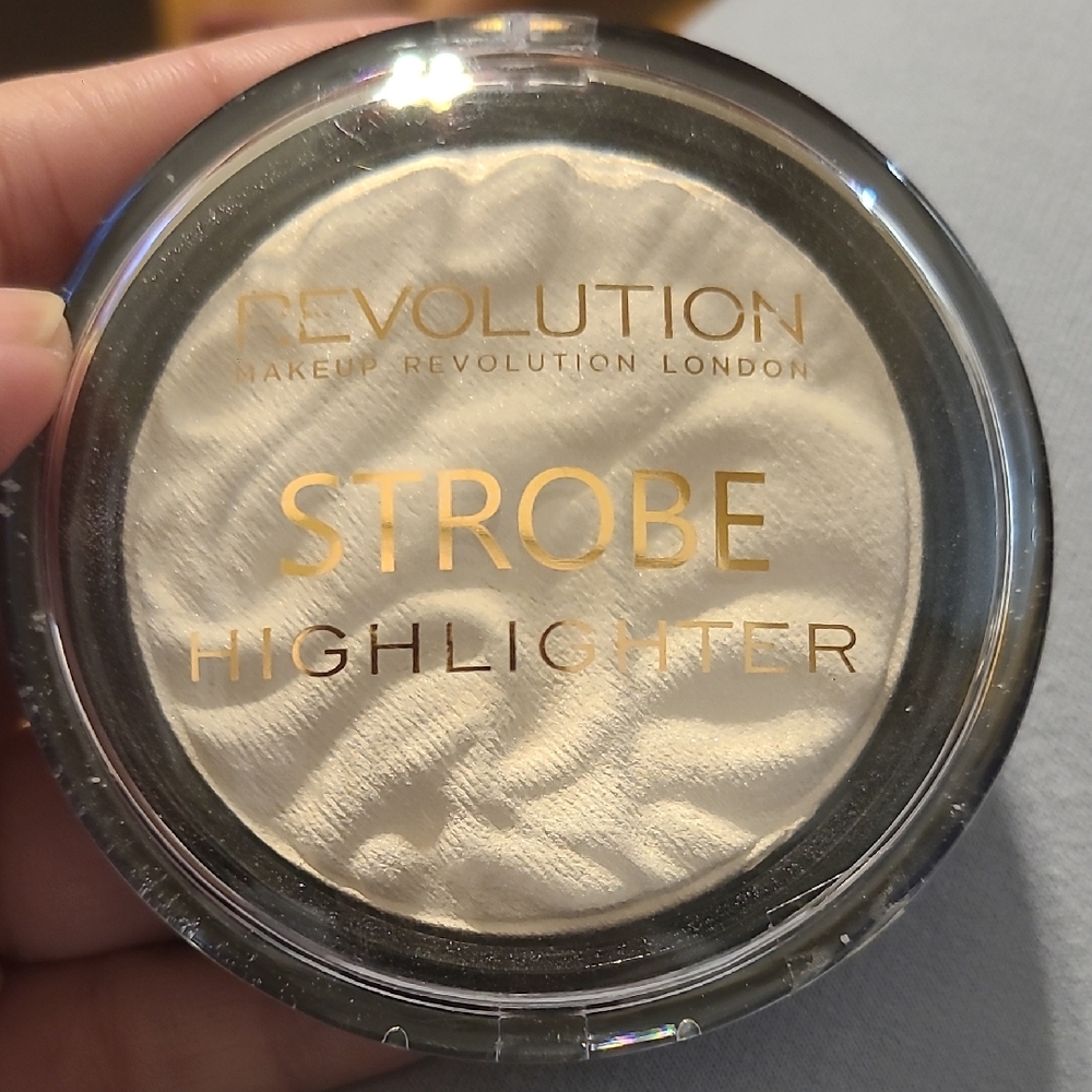 Revolution Strobe Highlighter - Picture 1 of 2